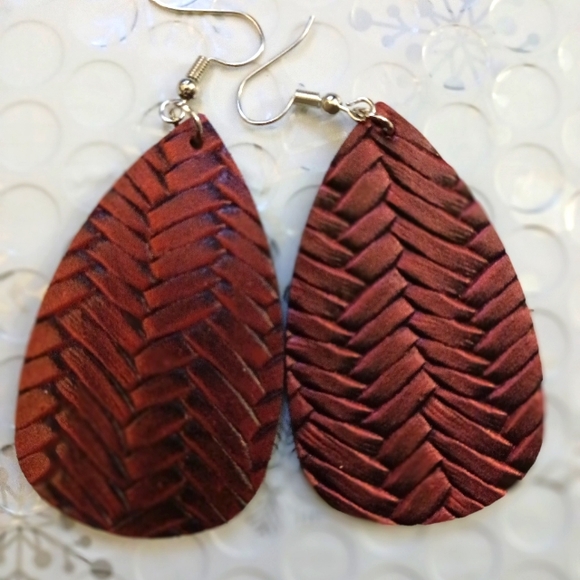 Burgundy textered earrings - Picture 1 of 2